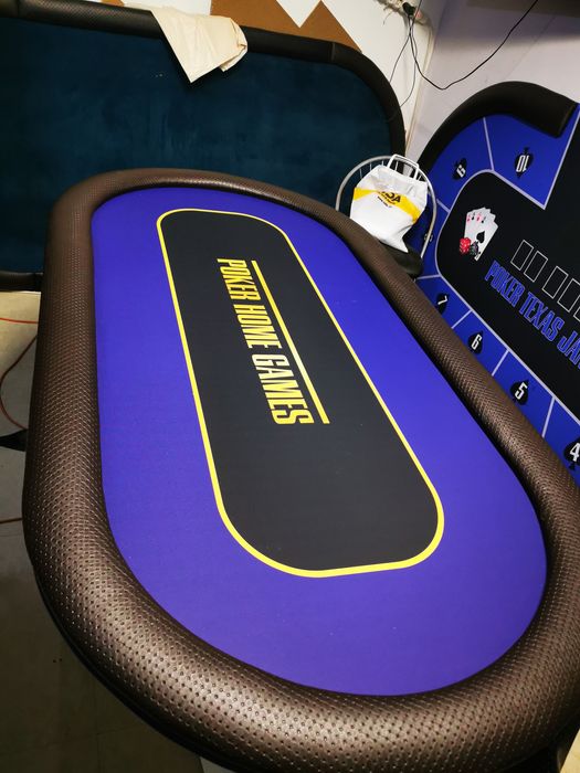 Masa de poker la comamda