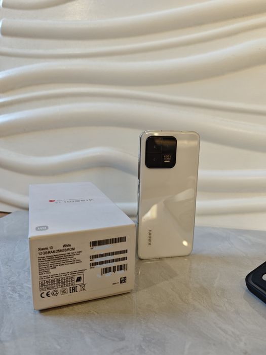 Xiaomi 13 12 ГБ/256 ГБ белый