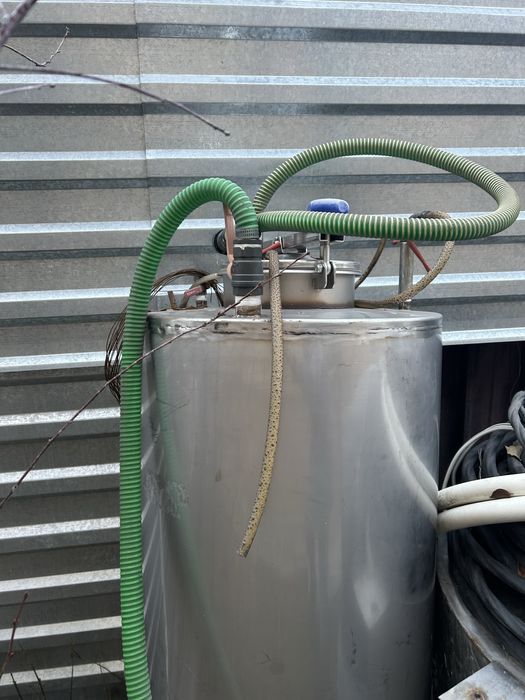 Промышленный бак