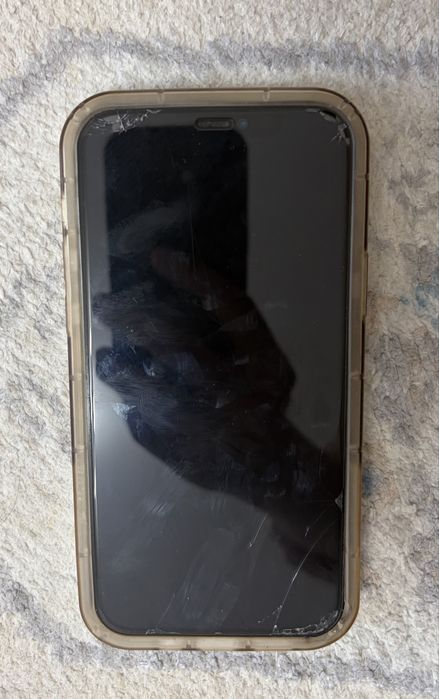 Продам Iphone 12