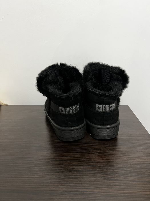 Ugg supsr star putin purtati