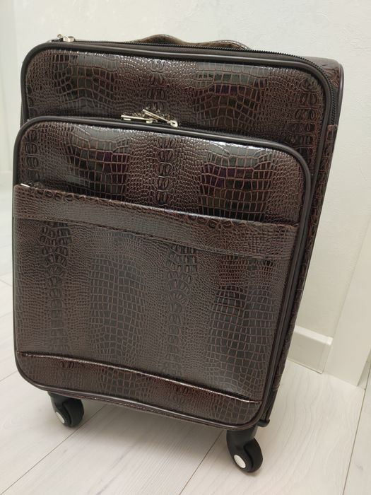 Чемодан новый размер s.