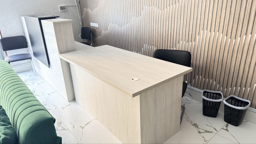 Pradayodsya mebel dlya ofisa