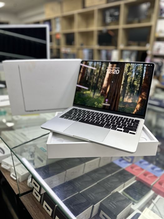 MacBook Air 13 M4 16/256 99%  б/у
