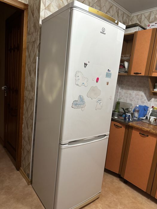 Холодильник Indesit б/у