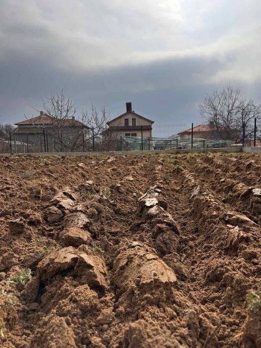 Фрезоване и оране на дворни места и парцели