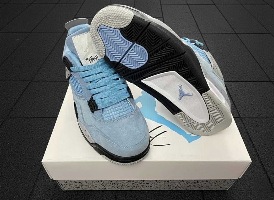 Jordan 4 RETRO University Blue - Full Box