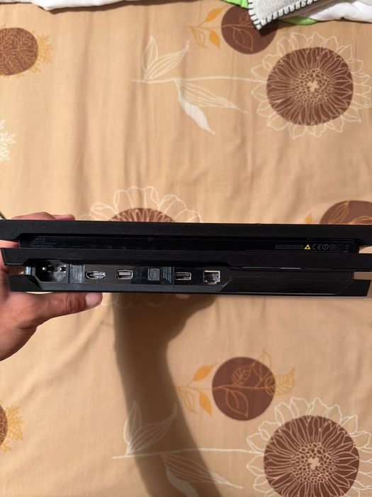 Продавам PS4pro и игри в комплект при интерес цената може да се свали