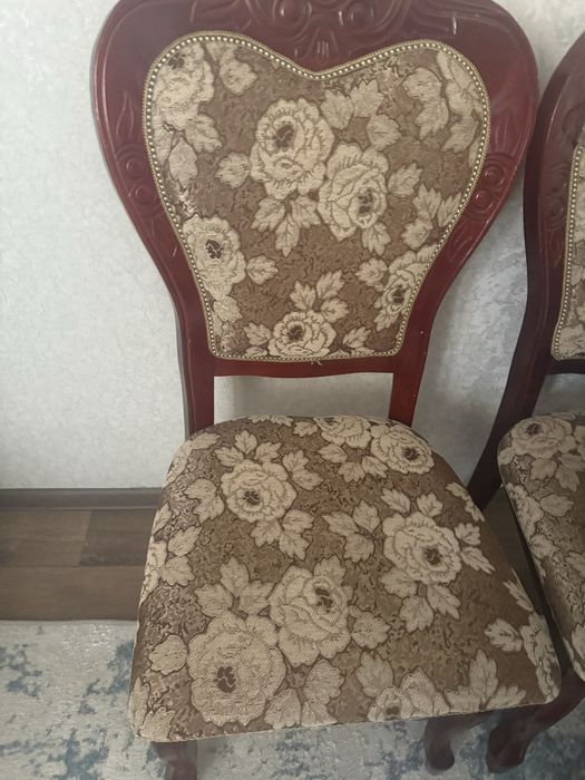 Продам стол и 8 стульев