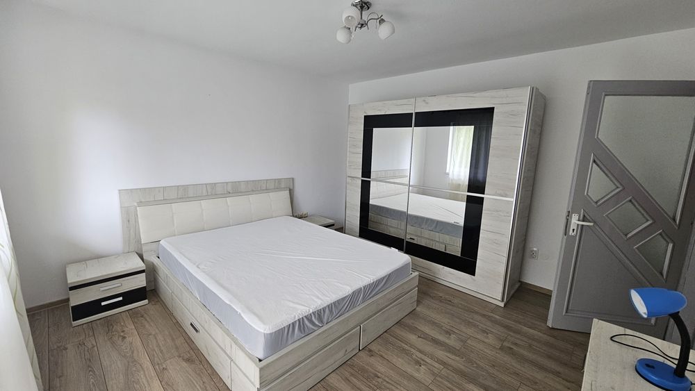 De închiriat apartament 55 mp, etaj I Centru