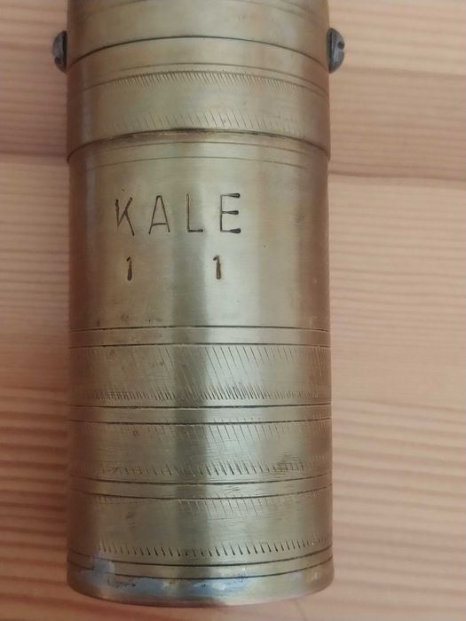 две стари мелнички за кафе стават и за черен пипер