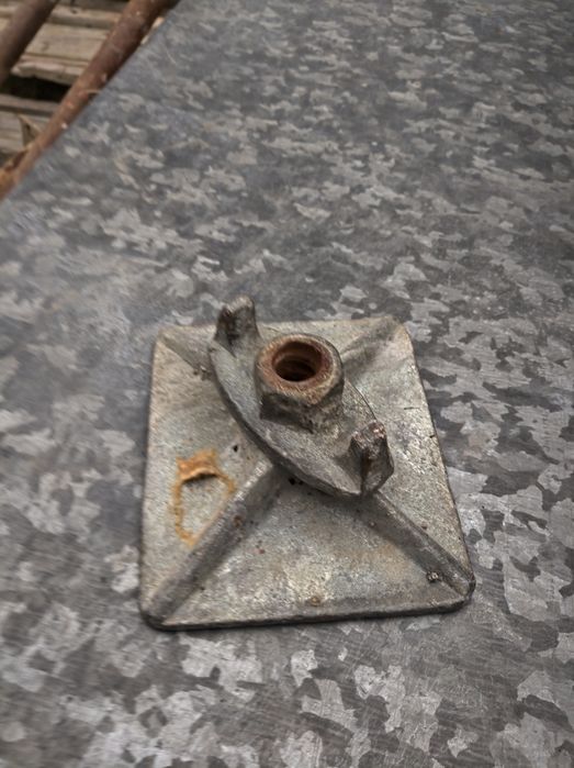 Въртящи гайки за кофраж ф18 и шпилки за кофраж