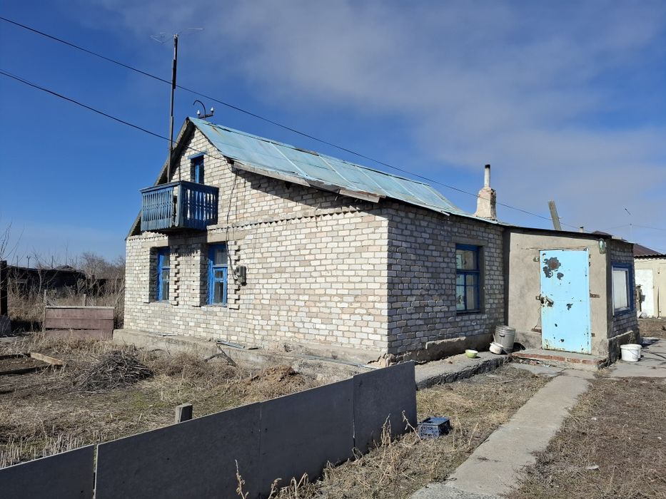 Продам дом в посёлке Аксу
