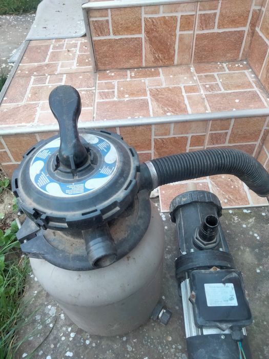 Pompa cu filtru cu nisip de la o piscina de 18 mc