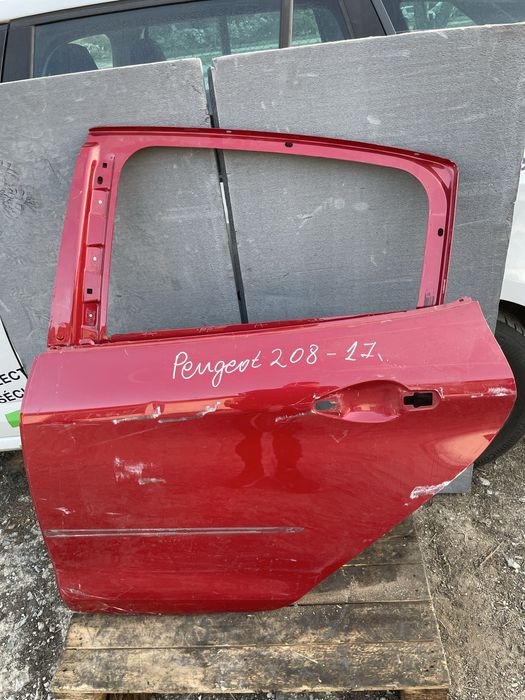 Задна лява врата за Peugeot 208 Пежо 208  2016-2019г