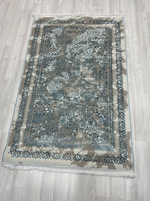 Ковер новый красивый