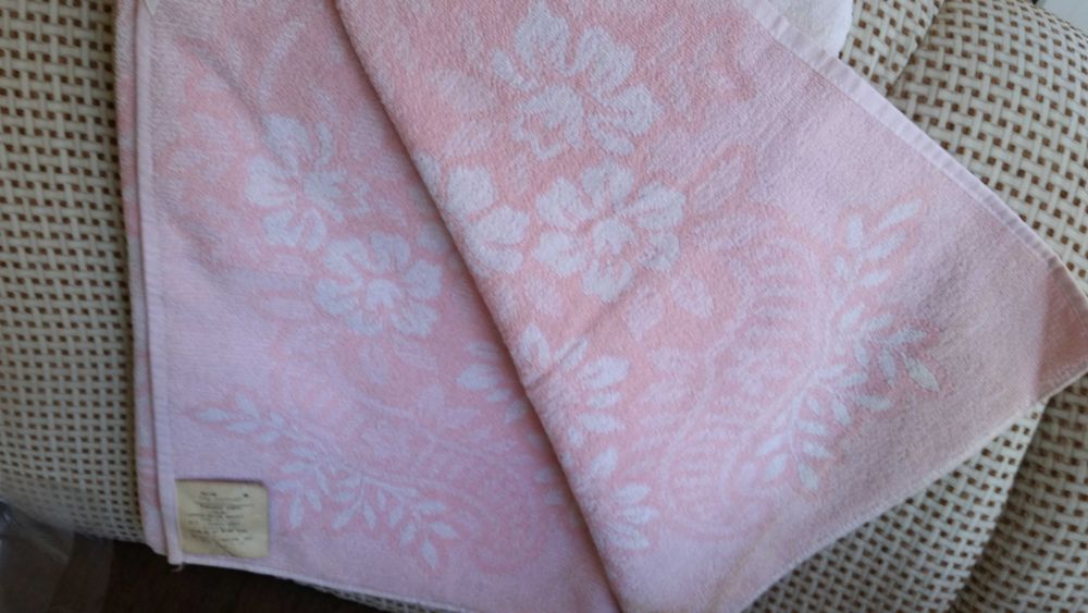 Спално бельо-долни чаршафи ,пликове,калъфки,хавлии-нови и употребявани