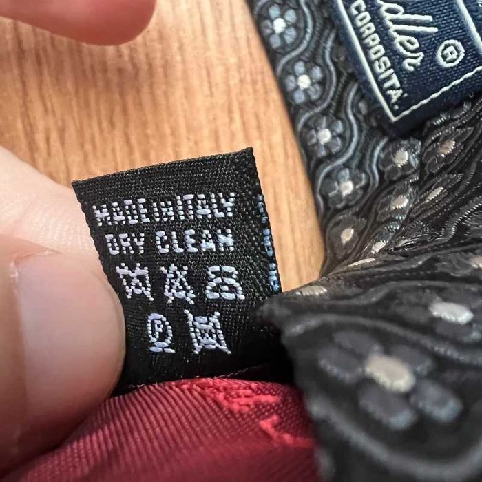 Cravata David Saddler 100% matase brodata Made in Italy negru cu flori