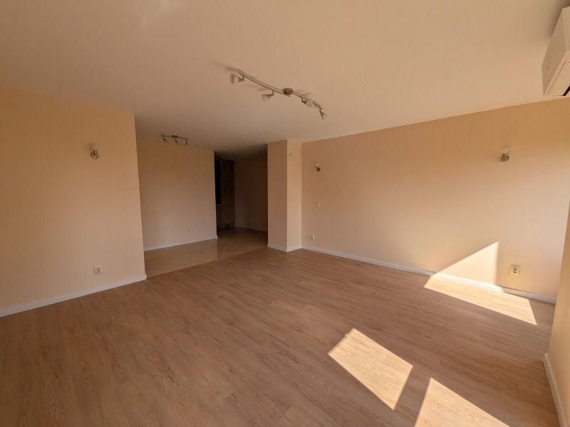 Дава се под наем Тристаен апартамент в София, Красно село - 104 кв.м за 950 € - Снимка #3