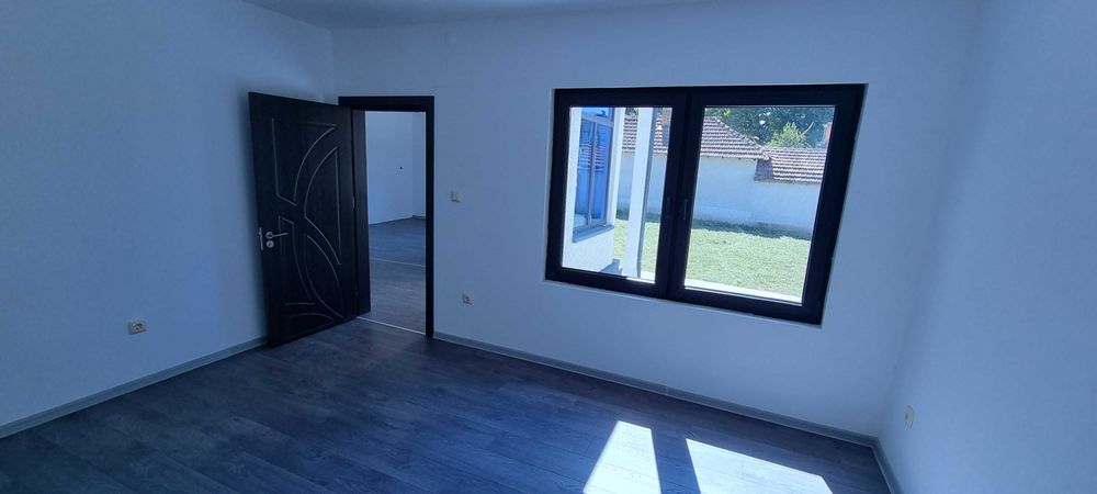 Реновирана къща в Западна промишлена зона! Готова за нанасяне!