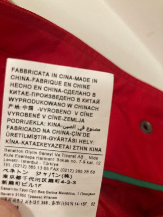Яке на Benetton, червено