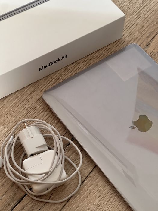 MacBook Air 2019 (A1932) — Retina