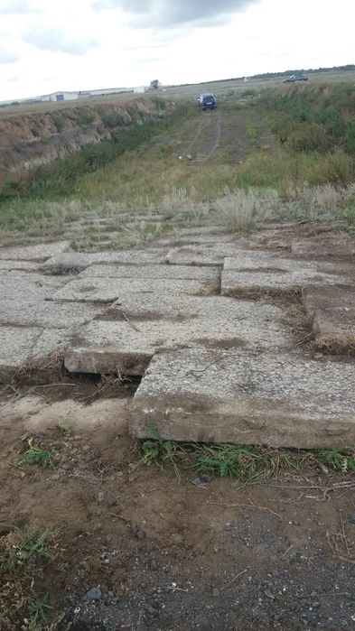 Подам дорожные плиты