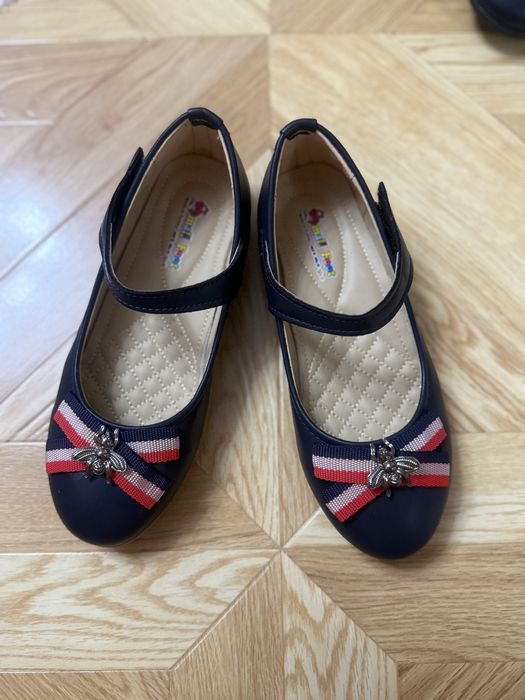 Продам детские туфли