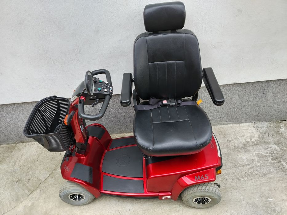 Cărucior scuter electric persoane cu dizabilități