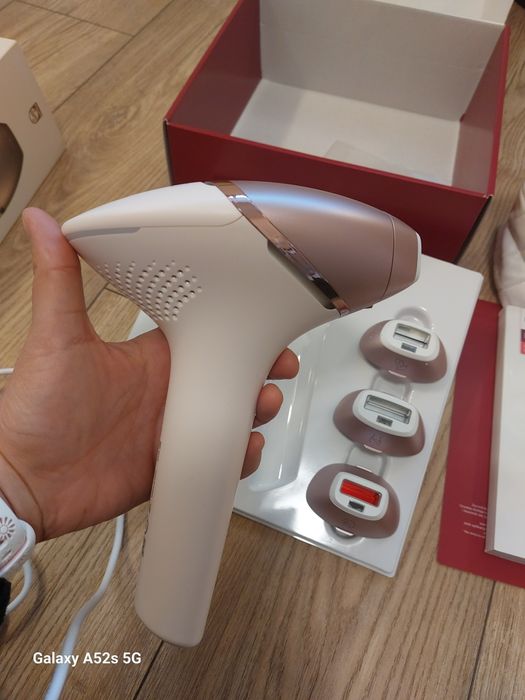 Фотоепилатор IPL Philips Lumea Seria 9000 BRI958/00 и защитни очила