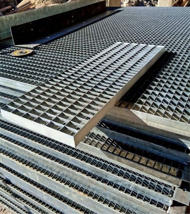 Trepte metalice zincate