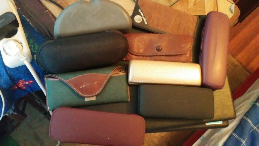 Vand tocuri de ochelari .20 lei tocul.