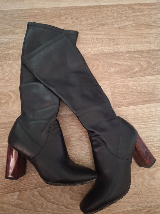 Червени  лачени боти