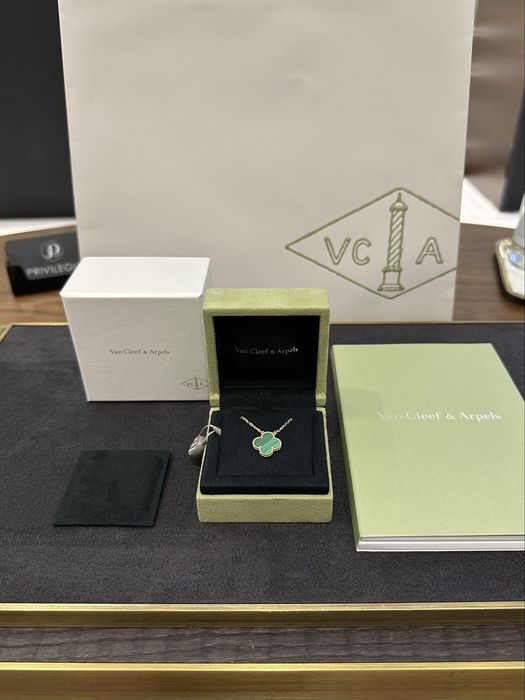 NEW Подвеска Van Cleef and Arpels Vintage Alhambra VCARO9VA0