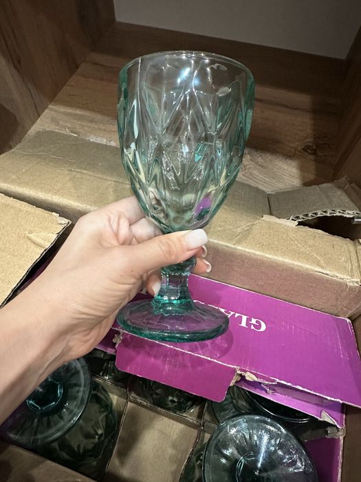 Продам чайный сервиз, стаканы, тортница
