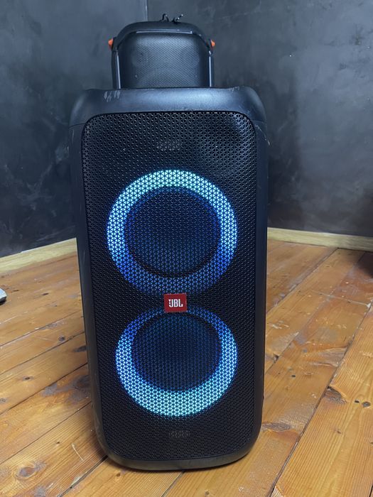 Jbl partybox100.