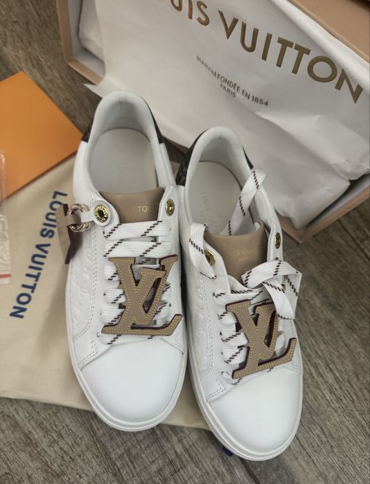 Дамски маратонки нови