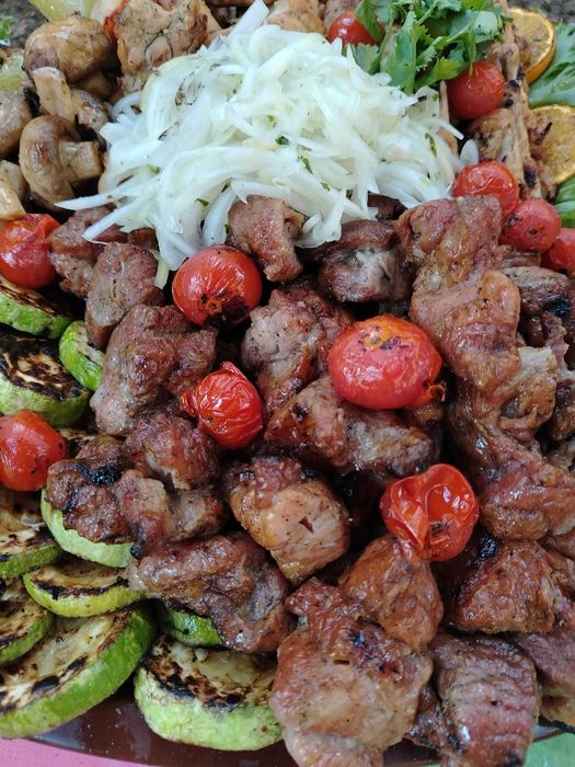 Повар шашлычник, казан.