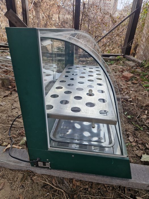 Продам тепловую витрину