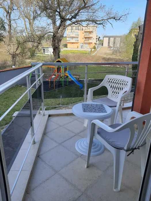 Дава се под наем Двустаен апартамент в с. Лозенец, Област Бургас - 49 кв.м за 280.5 € - Снимка #1