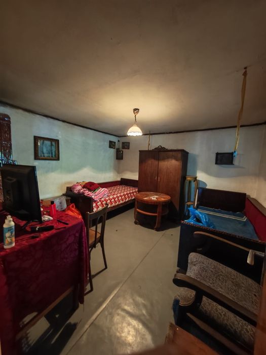 Vând casa si teren