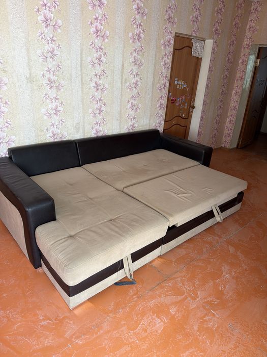 Мебель диван, стол, кровать