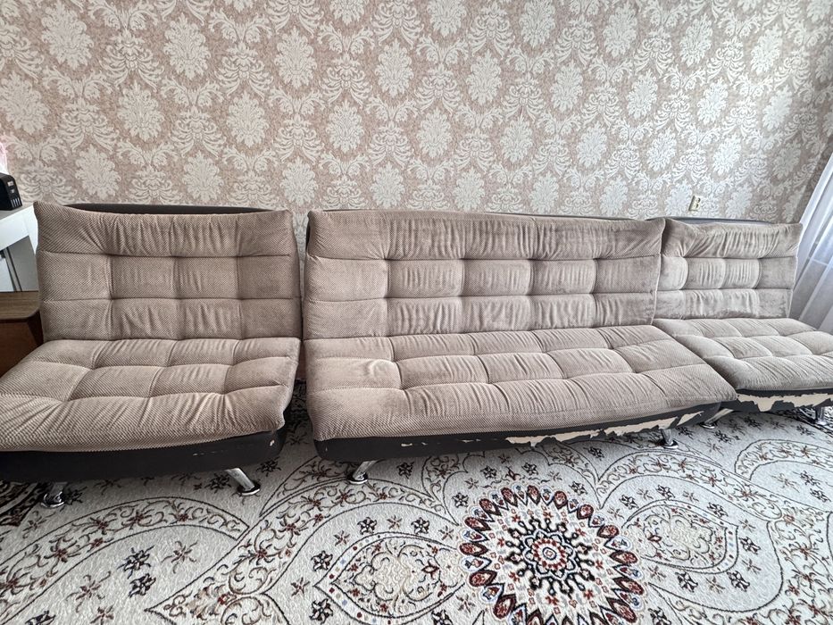 Продам диван  4 м раскладной.
