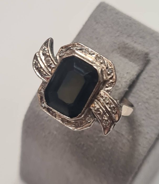 Inel realizat din aur alb 14k, cu safir natural si diamante naturale,