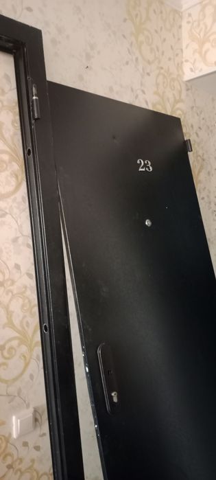 Продам входную дверь  состояние б/у.