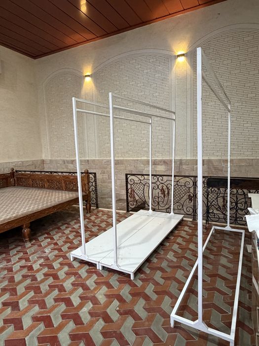 Вешалки высокие для магазаинов