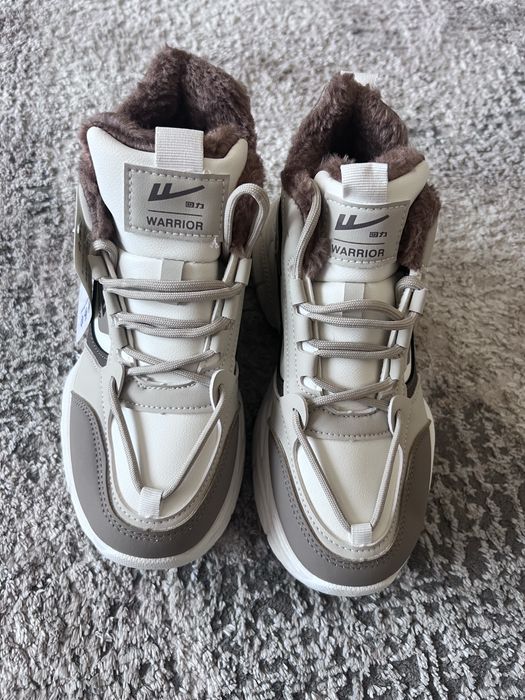 Утепленные кроссовки