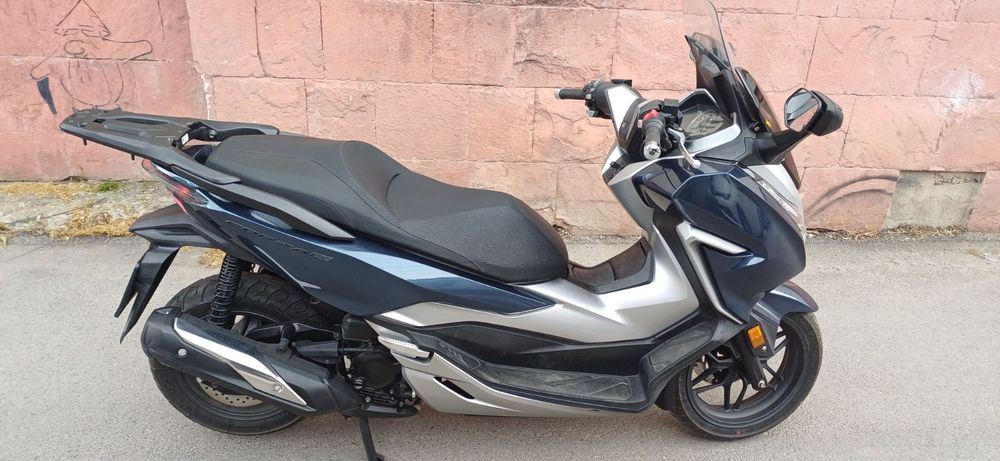 Продавам Honda Forza 300