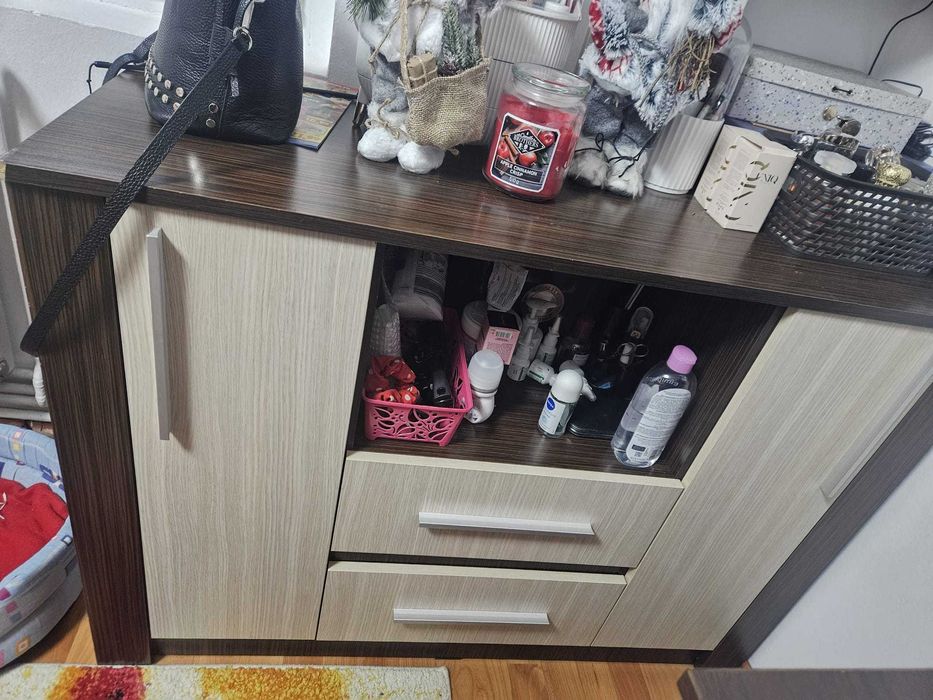 Mobila dormitor cu comoda si 2 noptiere