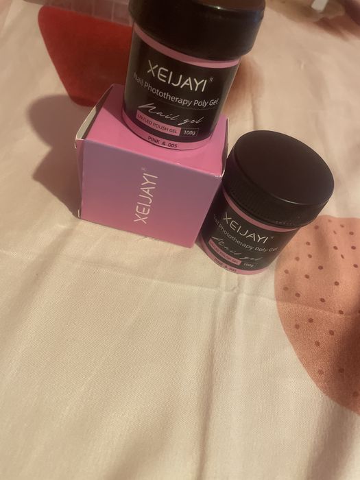 Vand produse pentru unghii noi ne folosite